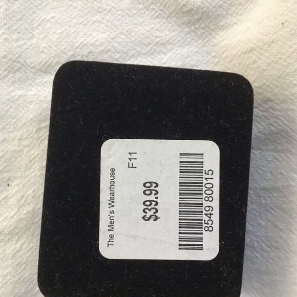 NIB Men’s silver and red cuff links - Picture 3 of 3